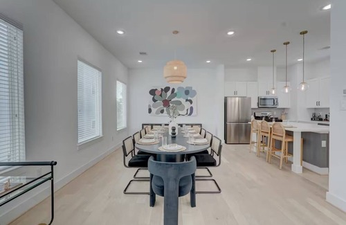 South Central Houston House | Harrisburg House Rooftop Patio Downtown HTX
