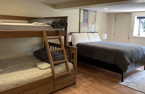 Kent House | Harrison Hot Springs: Vacation Rentals in South Garden