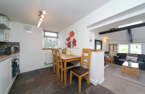 Cymau Cottage | HARRISON'S COTTAGE, family friendly, with a garden in Llandegla