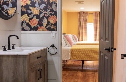 New Hampton Apartment | Harrison Suite