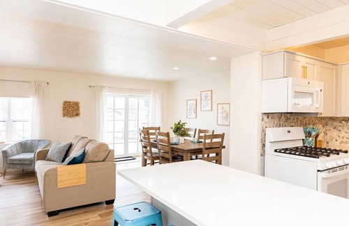 Twin Lake Cottage | Hart Lake, Waterfront, Swimming, Beach, Kayaks, Hiking, Fishing, in the Wood,Pet