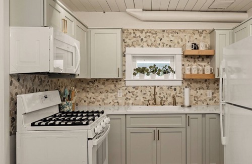 Twin Lake Cottage | Hart Lake, Waterfront, Swimming, Beach, Kayaks, Hiking, Fishing, in the Wood,Pet