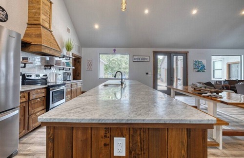 Sabinal House | Hart of the Frio @ Frio Select Rental Homes