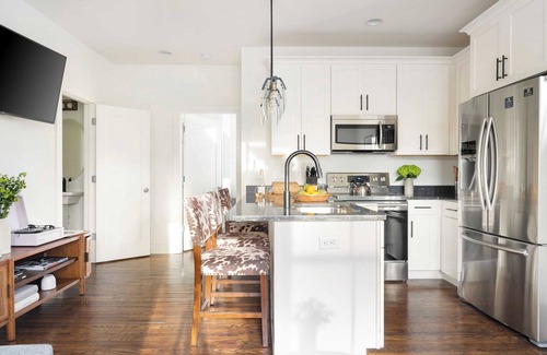 Chestnut Hill Cottage | Hart Suite 10 by Avantstay Gorgeous Town House w/Modern Amenities in Nashville!
