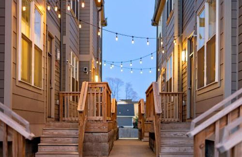 Chestnut Hill House | Hart Suite Buyout 3 by AvantStay Two Town House Buyout w Modern Amenities in Nashville