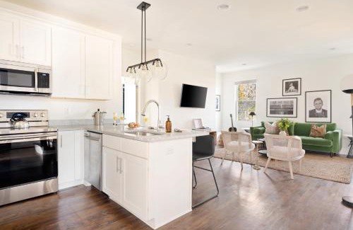 Chestnut Hill House | Hart Suite Buyout 5 by AvantStay Two Town House Buyout w Modern Amenities in Nashville