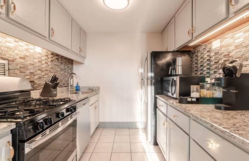 Downtown Hartford Apartment | Hartford Cityscape|Bushnell Park|Downtown Skyline
