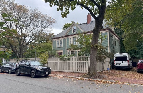 Mid-Cambridge House | Harvard House - 2BR Retreat adjacent to university
