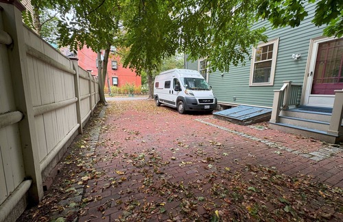 Mid-Cambridge House | Harvard House - 2BR Retreat adjacent to university
