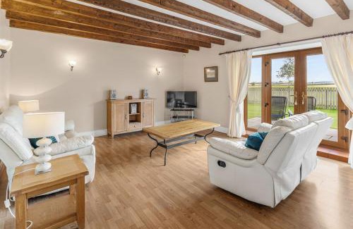 Yarm House | Harvest Cottage and Holly Barn