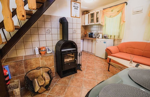 Brezice House | Harvest Horizon Holiday Home with Sauna - One Bedroom Holiday Home