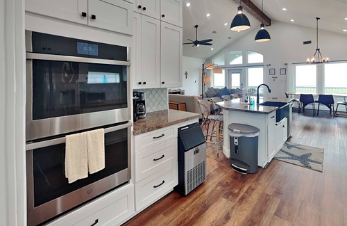 Isla Del Sol House | Hasta Bay Vista Baby! | Waterfront Retreat, Hot Tub +BreathTaken sunset.