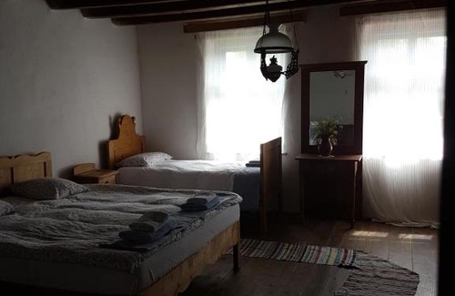 Bunesti House | Haus am Eck