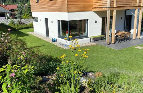 Weissbriach House | Haus Bergheimat - spacious modern vacation home in Weißbriach with garden