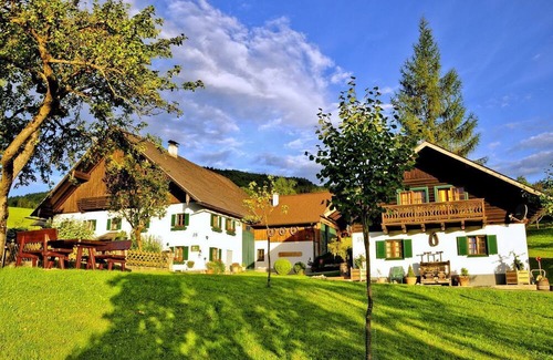Unterach am Attersee Apartment | Haus Margarethe - Apartment am Ferienhof Margarethengut am Attersee