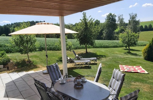 Neunburg vorm Wald Apartment | Haus Maria mit Zwei Schlafzimmern und Terrasse