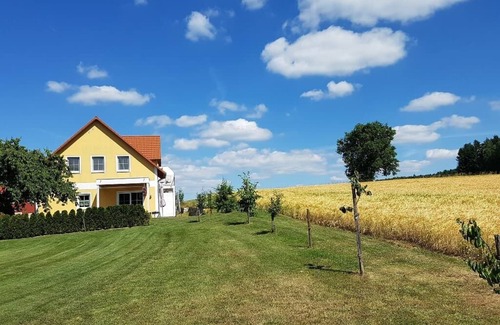 Neunburg vorm Wald Apartment | Haus Maria mit Zwei Schlafzimmern und Terrasse