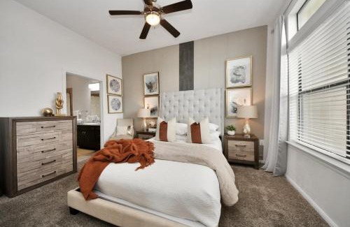Braeswood Place Apartment | Haus of Blues* Walk to NRG* TX Med Center* Downtown