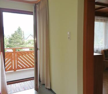 Tragoß-Sankt Katharein Apartment | HAUS RUSSOLD - FEWO11 mit Balkon in entspannter Atmosphäre - GRÜNER SEE