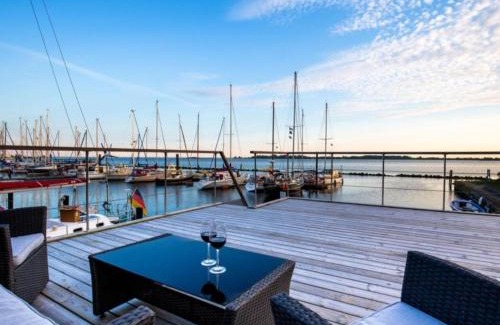 Burgstaaken Boat Rental | Hausboot Kaddi`s Sunshine - Huus & Meer
