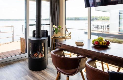 Vetschau/Spreewald Boat Rental | Hausboot Queen oder King