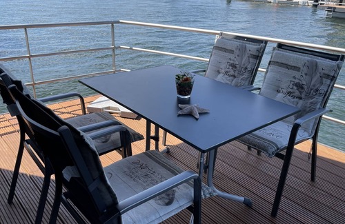 Klitten Boat Rental | Hausboot "seestern" auf dem Bärwaldersee im Lausitzer Seenland
