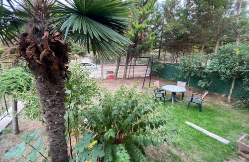 Arnavutkoy District House | Havalimanına çok yakın bahçeli villada oda