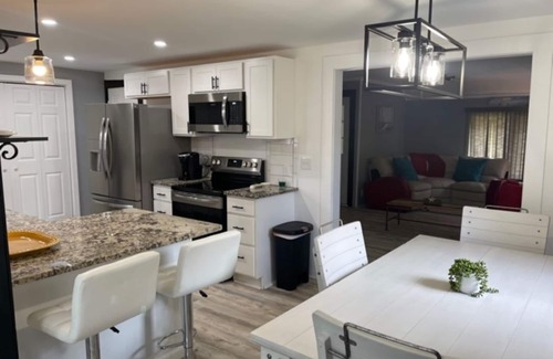Sea Breeze House | Haven Breeze - Dazzling home near Lake Ontario, beach & relaxing walking trails