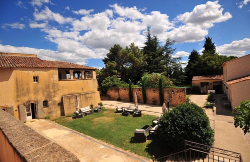 Sernhac House | Haven of peace between vineyards and scrubland close to Avignon, Nîmes and Uzès