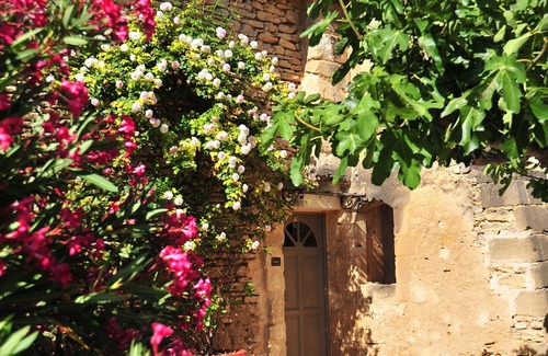 Sernhac House | Haven of peace between vineyards and scrubland close to Avignon, Nîmes and Uzès
