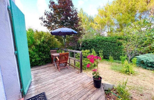 Lauris House | Haven of peace, in the heart of the Luberon, Furnished apartment for 3 people, 5 minutes from Lourmarin