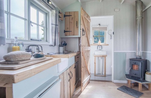 St Ishmaels Apartment | Haven View - 1 Bed Shepherds Hut - St Ishmael's