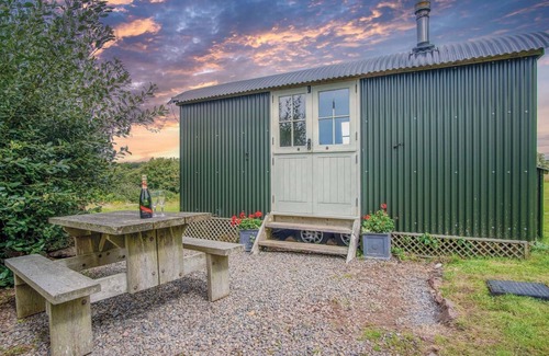 St Ishmaels Apartment | Haven View - 1 Bed Shepherds Hut - St Ishmael's