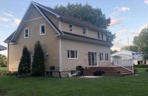 Pierreville Ski Chalet | Havre de paix au bord de l'eau