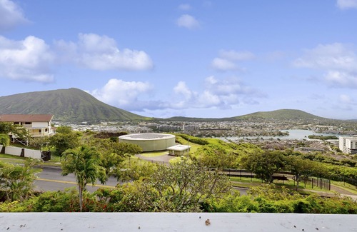 Hawaii Kai House | Hawaii Kai Dream with large lanai, ocean views, & a home office - near beaches