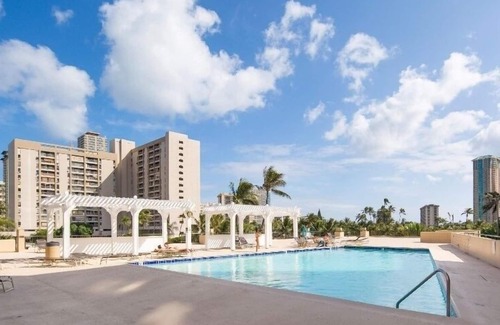 McCully - Moiliili Condo | Hawaiian Monarch 916 Condo by RedAwning