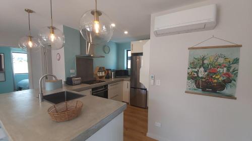Lake Hawea House | Hawea Mountain cottage