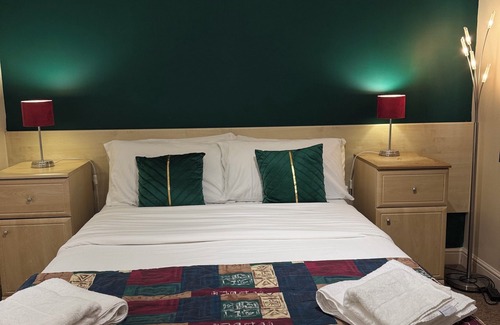 North Cadbury Bed & Breakfast | Hawk House