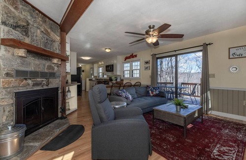 Deep Gap Cabin | Hawk Ridge Haven | Sleeps 4 | Hiking | Fishing |Co