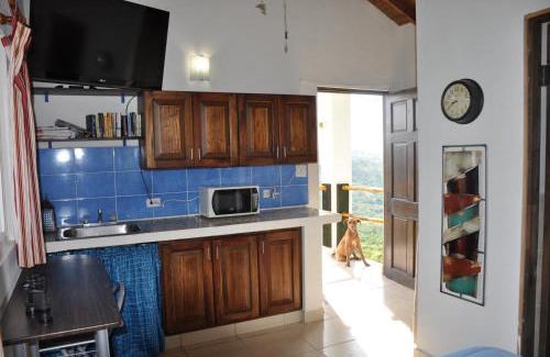 La Laguna Bed & Breakfast | Hawk's Nest Bed & Breakfast