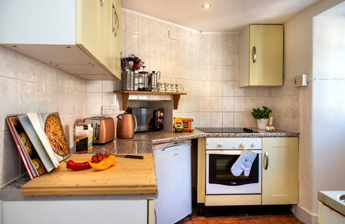 Portwrinkle Cottage | Hawkins - A Coastal Cottage with Hot Tub & Stunning Views