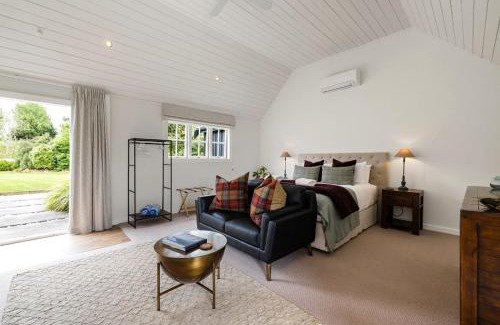 Tamahere House | Hawthorn Cottage - Deluxe Private Guesthouse
