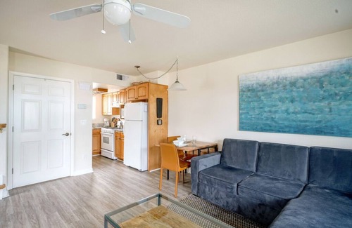Monterey Condo | Hawthorne 901A - Monterey Condo - Walk to Beach and Aquarium