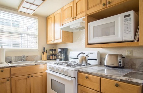 Monterey Condo | Hawthorne 901A - Monterey Condo - Walk to Beach and Aquarium