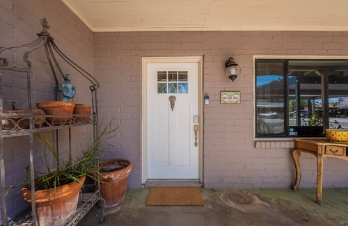 The Garden District House | Hawthorne Manor - 3BD in Central Tucson with Patio