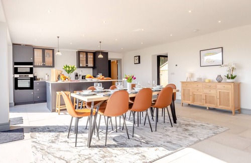 East Dereham House | Hay Hill House - Four Bedroom House, Sleeps 8