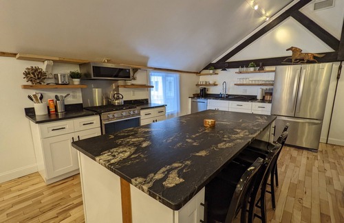 Goshen House | Hay Loft in Historic Barn - 4 Minutes to Legoland/Racetrack Views