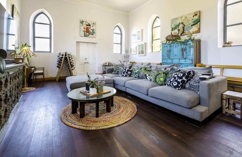 Hay Valley House | Hay Valley Chapel & Cemetery BNB