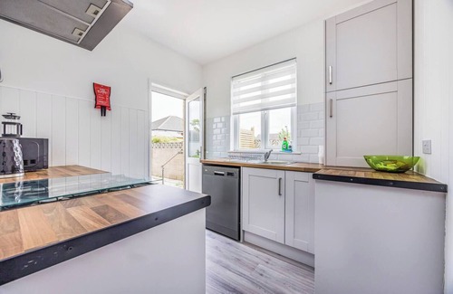 South Hayling House | Hayling Beach House with Parking | Pass The Keys
