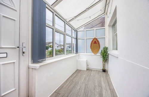 South Hayling House | Hayling Beach House with Parking | Pass The Keys
